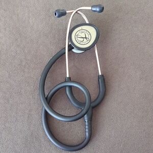 Black 3M Littmann lightweight II SE